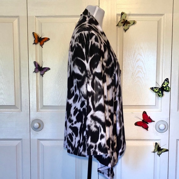 📂 Essentials by Milano Animal Print Waterfall Long Sleeve Cardigan - Picture 3 of 7